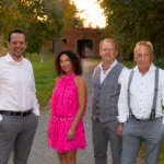 Die Band Dacpo im Quartett Gruppenbild band steht im Garten