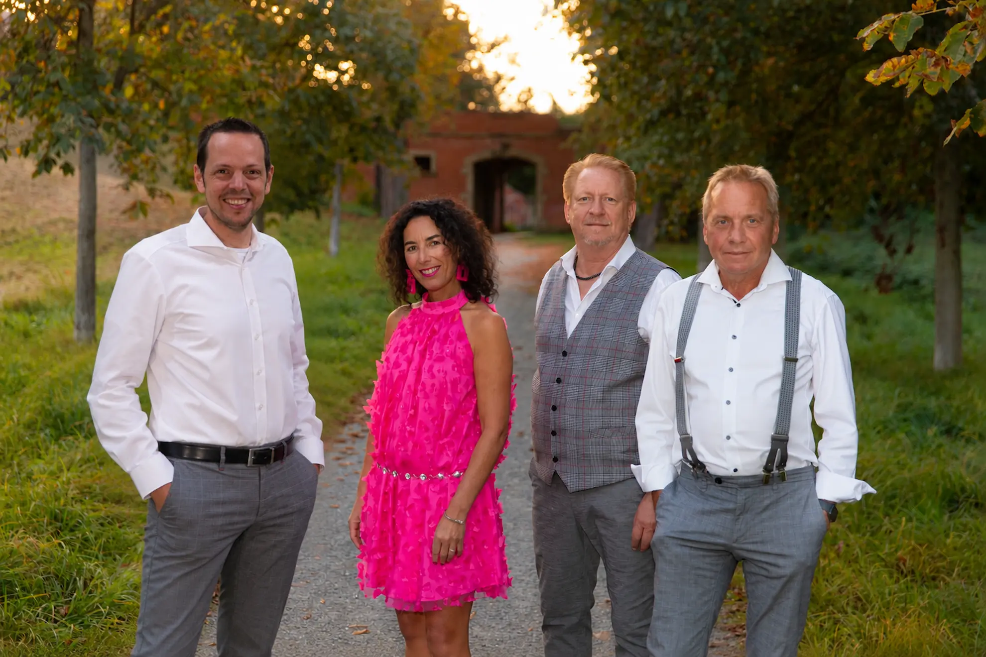Die Band Dacpo im Quartett Gruppenbild band steht im Garten